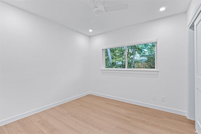 Building Photo - 404 Arbor Ln