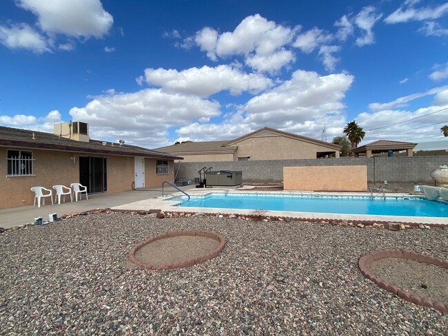 Building Photo - 3 Bedroom - 2 Bath Pool Home