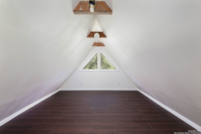 Building Photo - 418 W Rosewood Ave