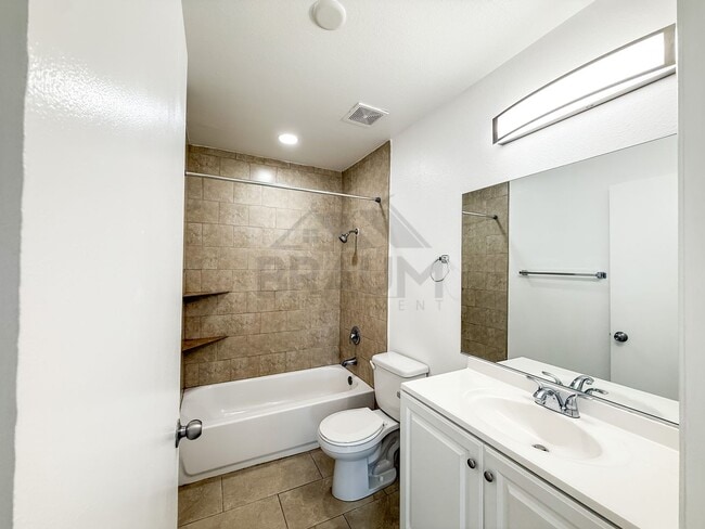 Building Photo - 14801 Delano St