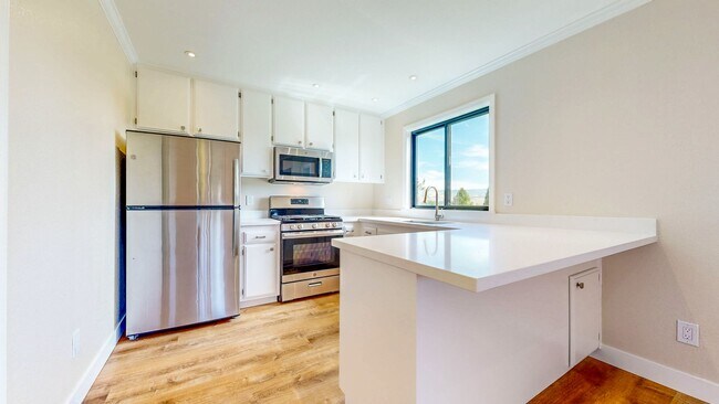 Building Photo - 1600 Sylvaner Ave