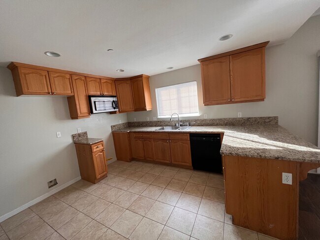 Building Photo - 415 Hetherington Cir
