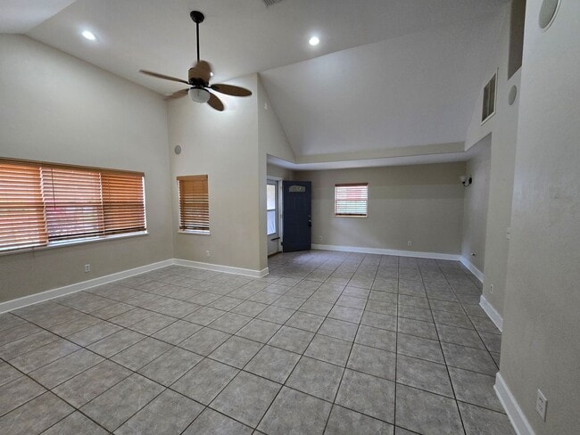 Building Photo - Charming 2-bedroom, 2-bathroom home