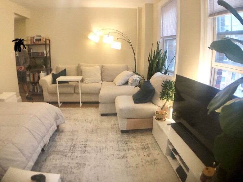 Building Photo - 48 Strathmore Rd