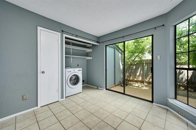 Building Photo - 1411 Gracy Farms Ln