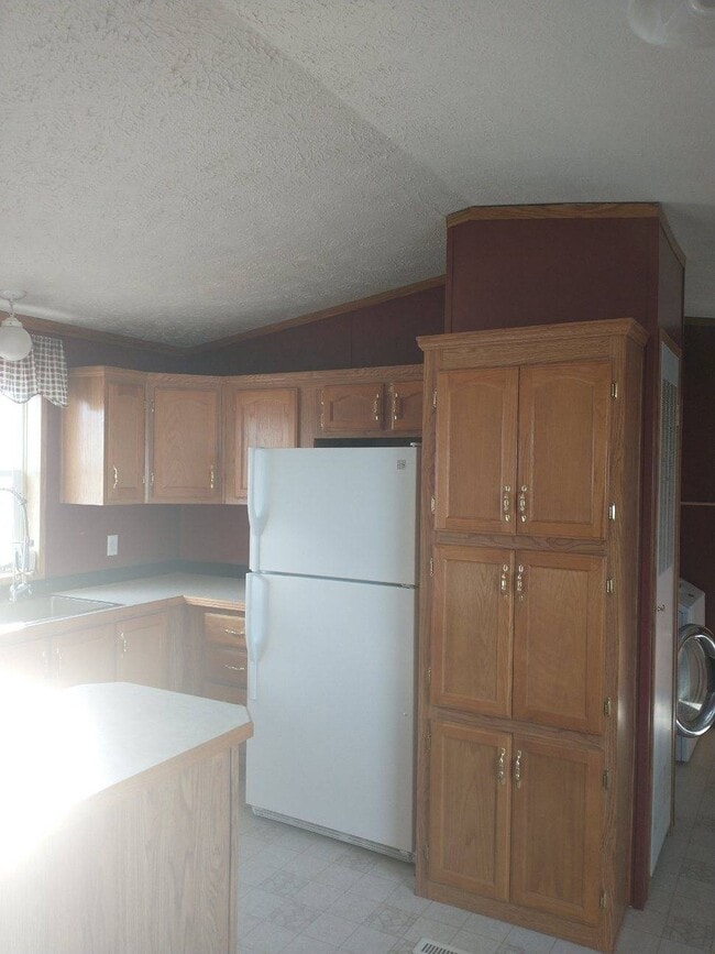 Building Photo - 5420 S View Rd