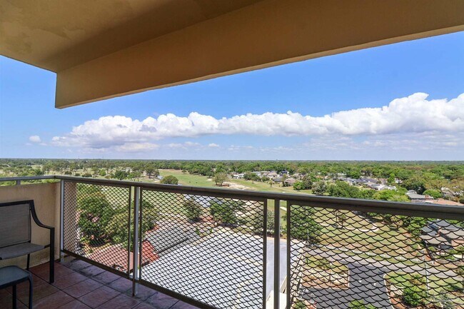 Building Photo - 825 Bayshore Dr