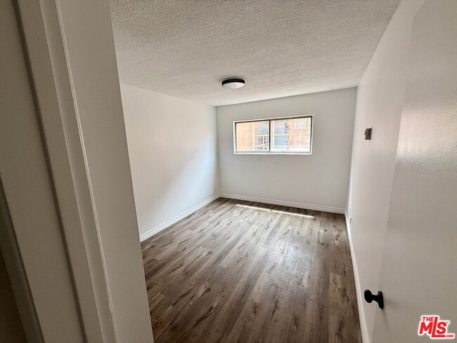 Building Photo - 335 Cedar Ave