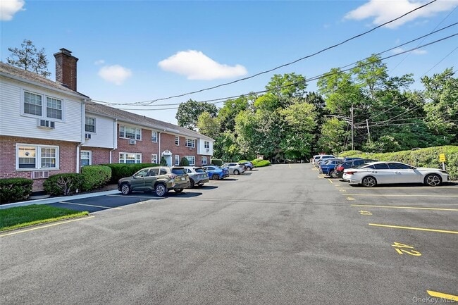Building Photo - 16 Roundtree Cir