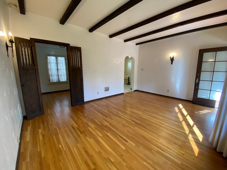 LIVING ROOM TO BEDROOM AND KITCHEN - 1841 Kelton Ave