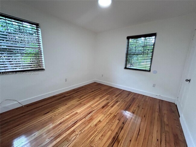 Building Photo - 15 Sidonia Ave