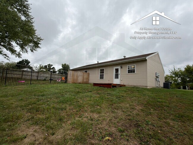 Building Photo - 1900 Dunham Dr
