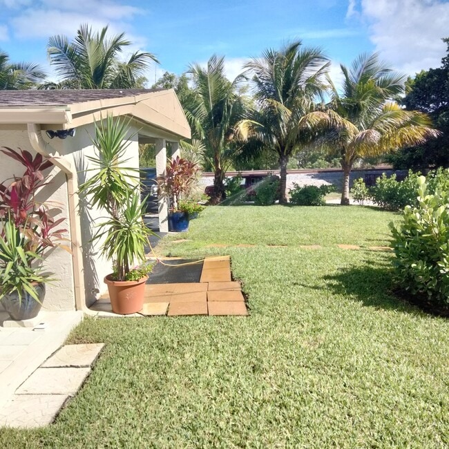 Building Photo - 1150 NE County Line Rd