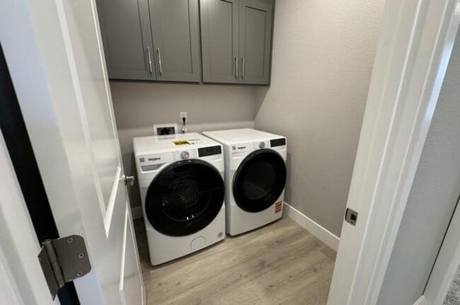 Building Photo - Recently Built Modern 4BD/2.5BA Single Family Home in Desirable Whitney Ranch Community!