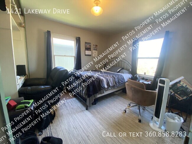 Building Photo - 1421 Lakeway Dr
