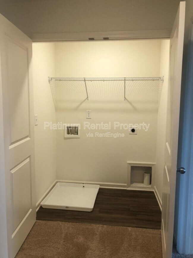 Building Photo - 202 Grand Central Wy