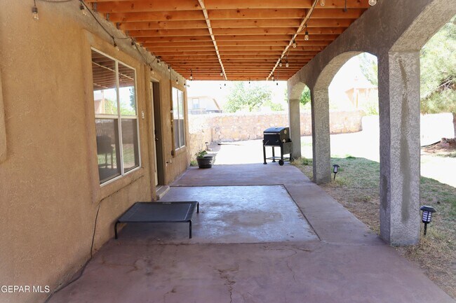 Building Photo - 3329 Tierra Sara Ln