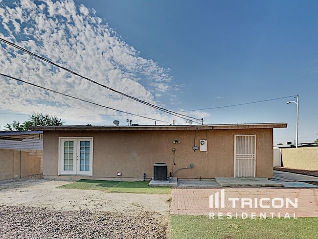 Building Photo - 6112 Granada Cir