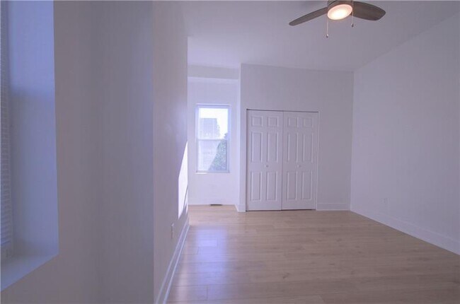 Building Photo - 1327 Reddour St