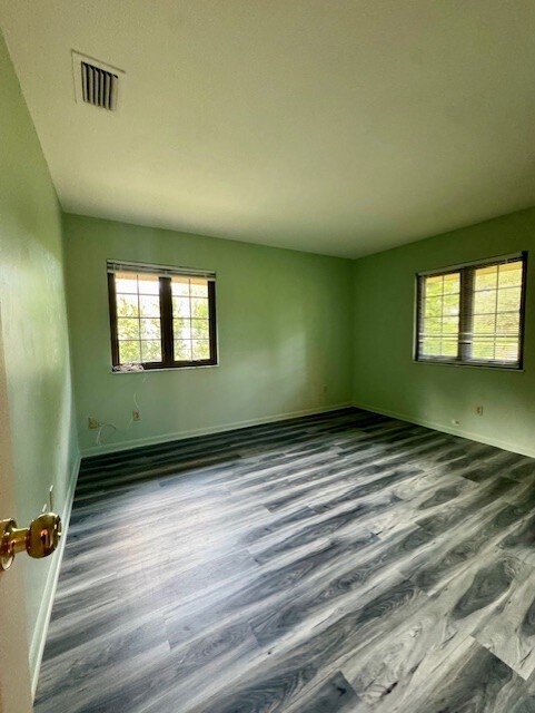 Building Photo - 156 Live Oak Ct