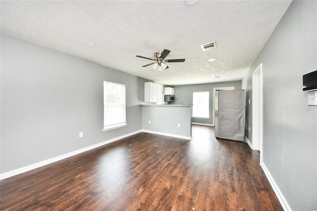Building Photo - 2802 Bringhurst St