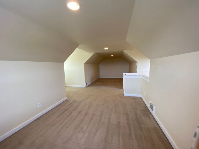 Building Photo - 1743 NE Lotus Dr