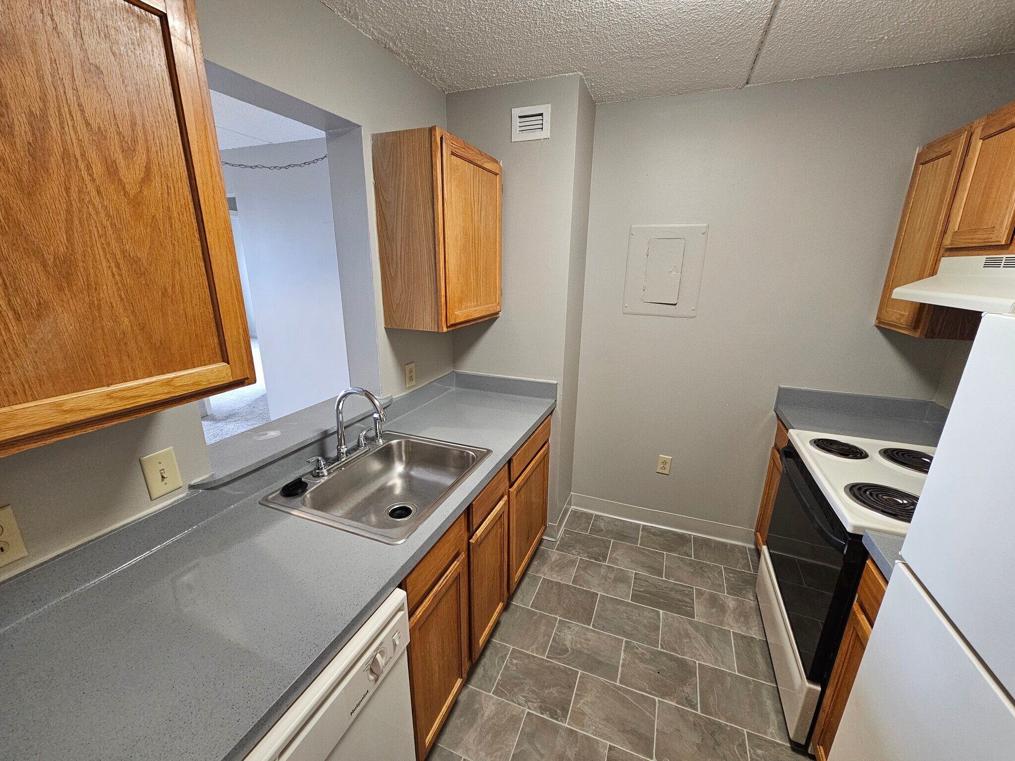 Building Photo - 1 S Point Dr