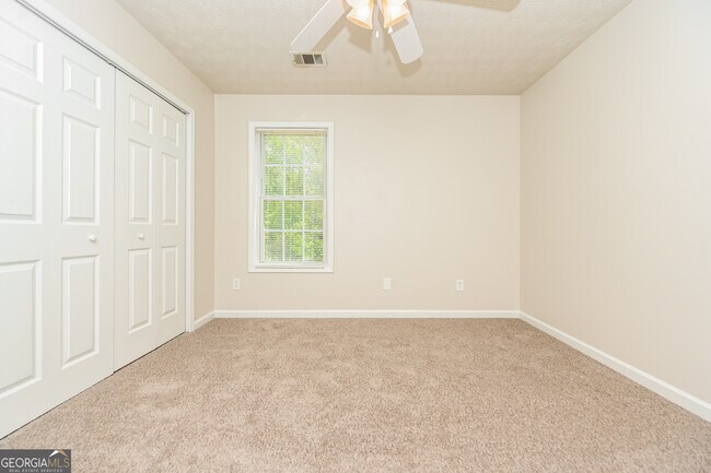 Building Photo - 520 Hilly Ct