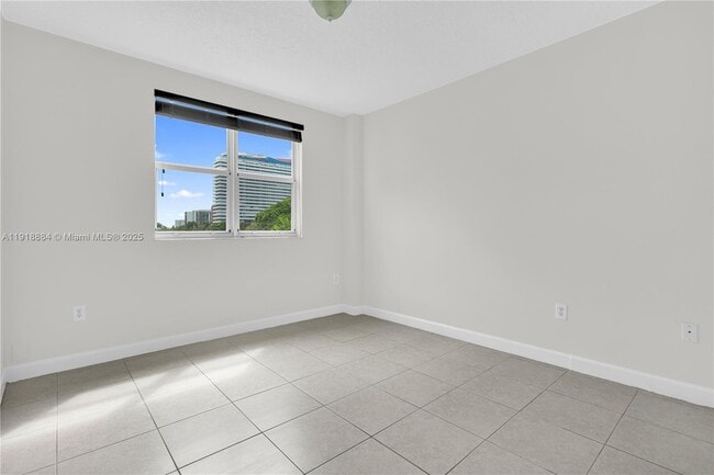 Building Photo - 1824 Brickell Ave