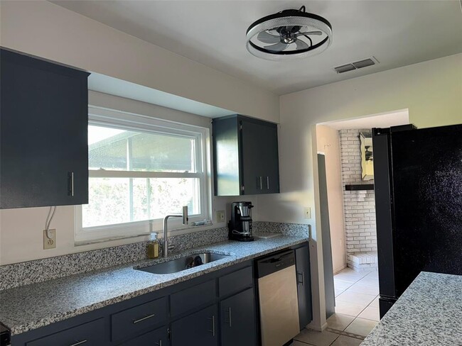 Building Photo - 1310 Cinnamon Way W