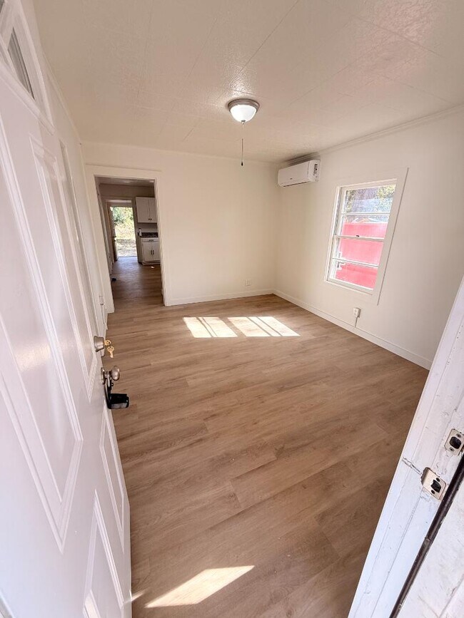 Building Photo - 307 Green St