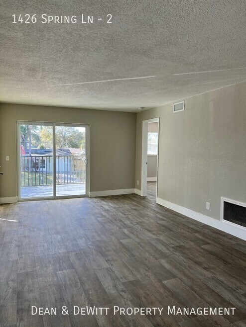 Building Photo - 1426 Spring Ln