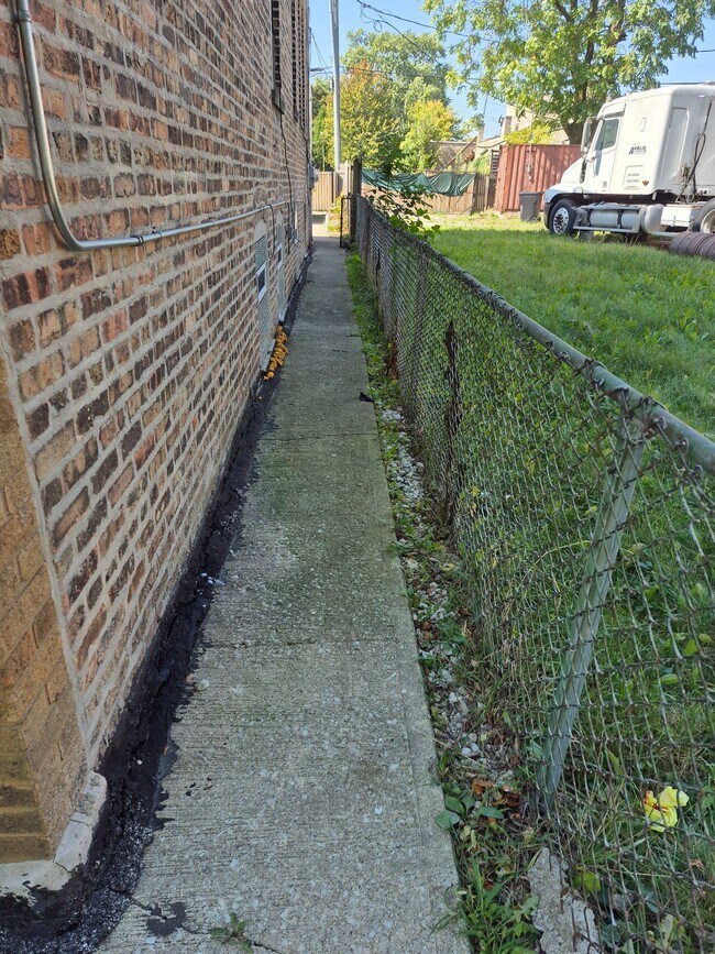 Building Photo - 1148 N Mayfield Ave