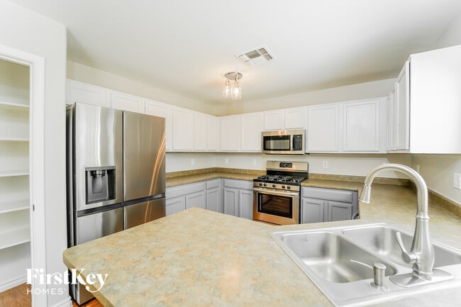 Building Photo - 12956 N Steamboat Dr