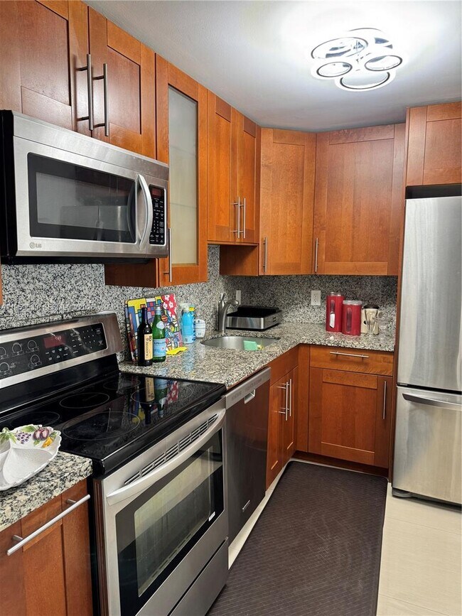 Building Photo - 2821 N Miami Beach Blvd