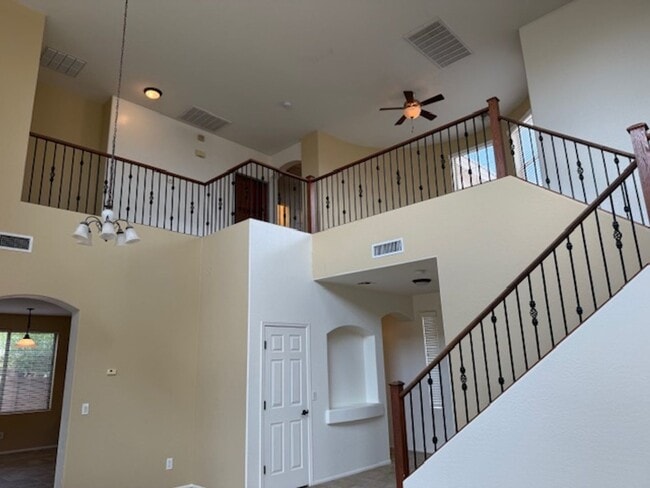 Building Photo - Gorgeous 5 bedroom home in Tartesso