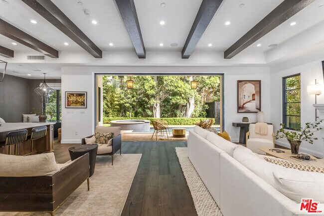 Building Photo - 820 N Vista St