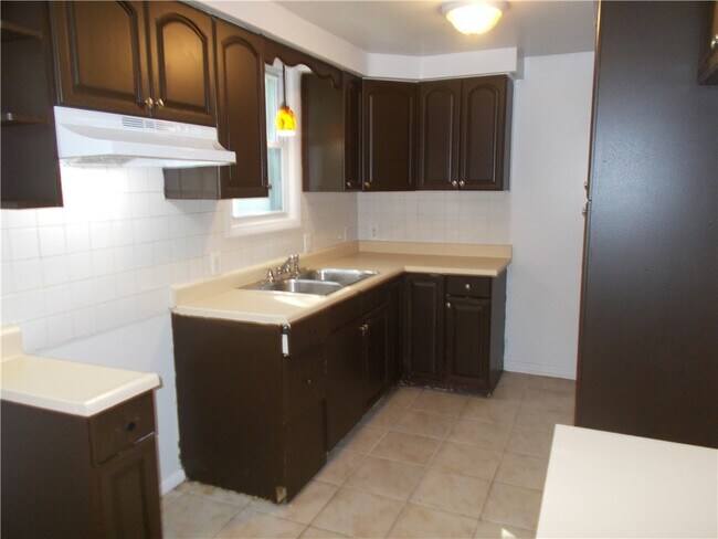 Building Photo - 70 Woodhill Dr