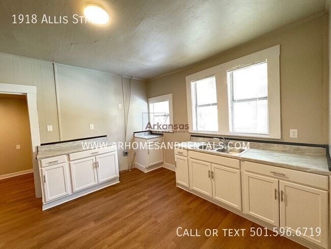 Building Photo - 1918 Allis St