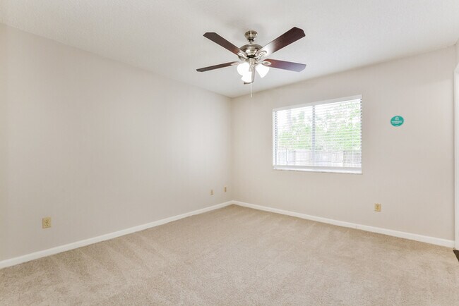 Building Photo - 213 Moonbeam Rd