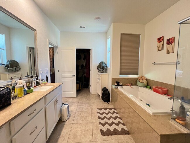 Building Photo - Beautiful 2 story home located in gated community of Wallis Ranch Dublin