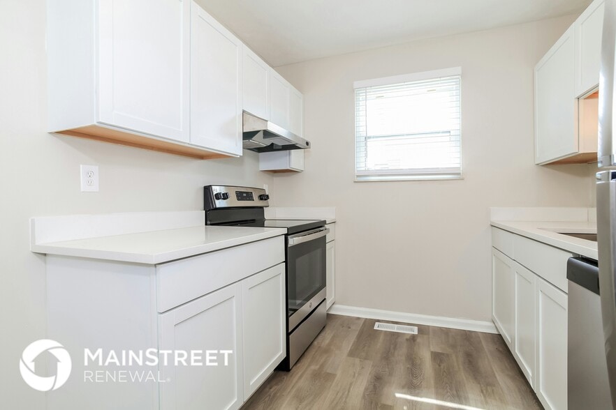 Building Photo - 12097 Hazelhurst Dr