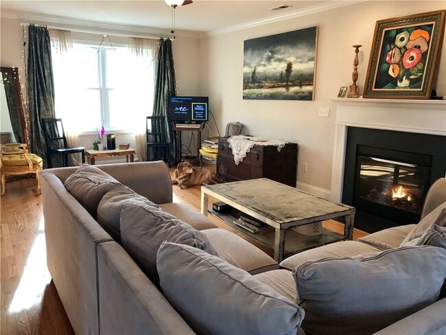 Building Photo - 9 Marshall Ln