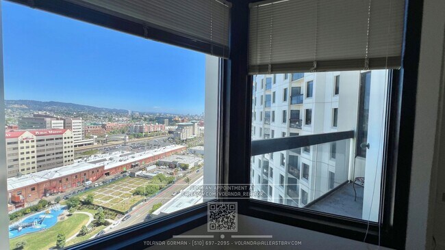 Building Photo - Stunning Large 1 Bedroom Exquisite Wood Fl...