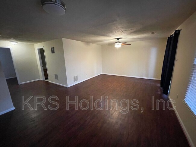 Building Photo - 5203 Glen Meadow Dr