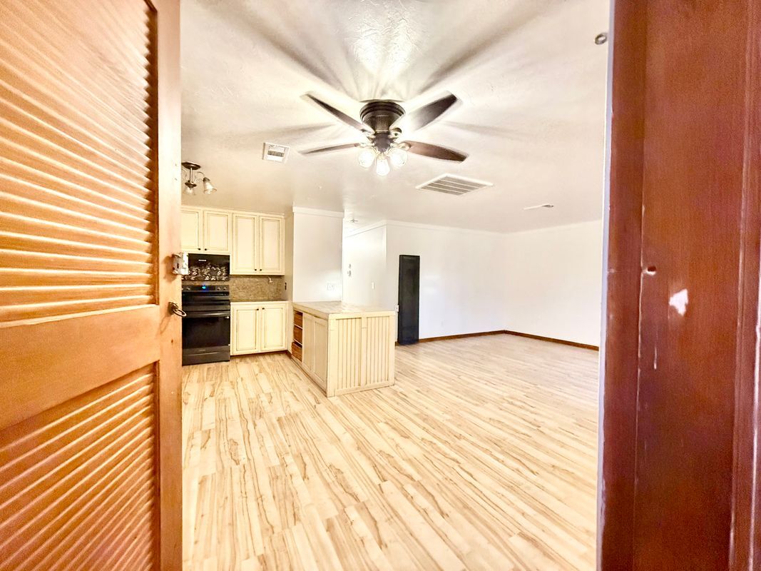 Building Photo - 482 Aztec Ln