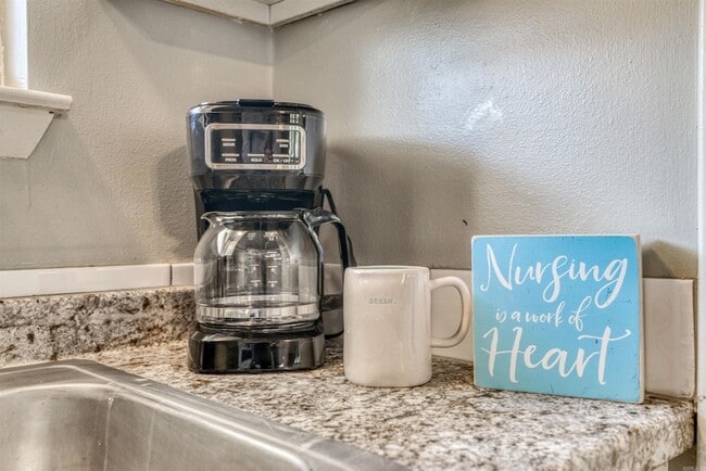 Building Photo - 101 Pine Forest Dr