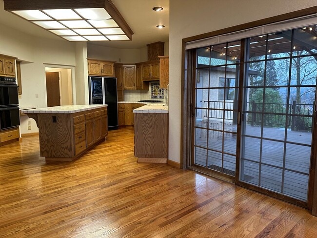 Building Photo - Available now, Executive 4 bdrm home with pool & hot tub!