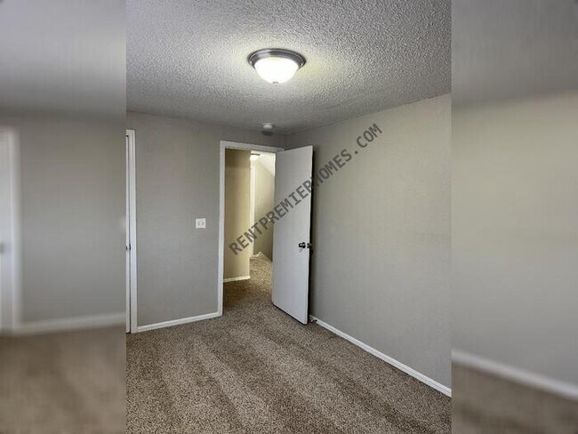 Building Photo - 981 NW 5th St