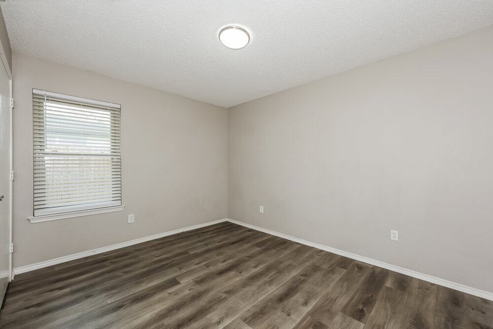 Building Photo - 1121 Cardinal Oaks Dr